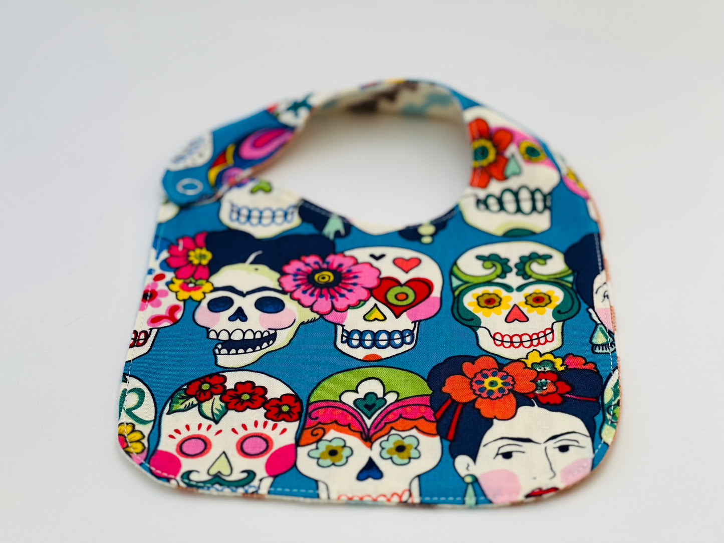 Bib SNAP - (Baby) Frida & Skulls