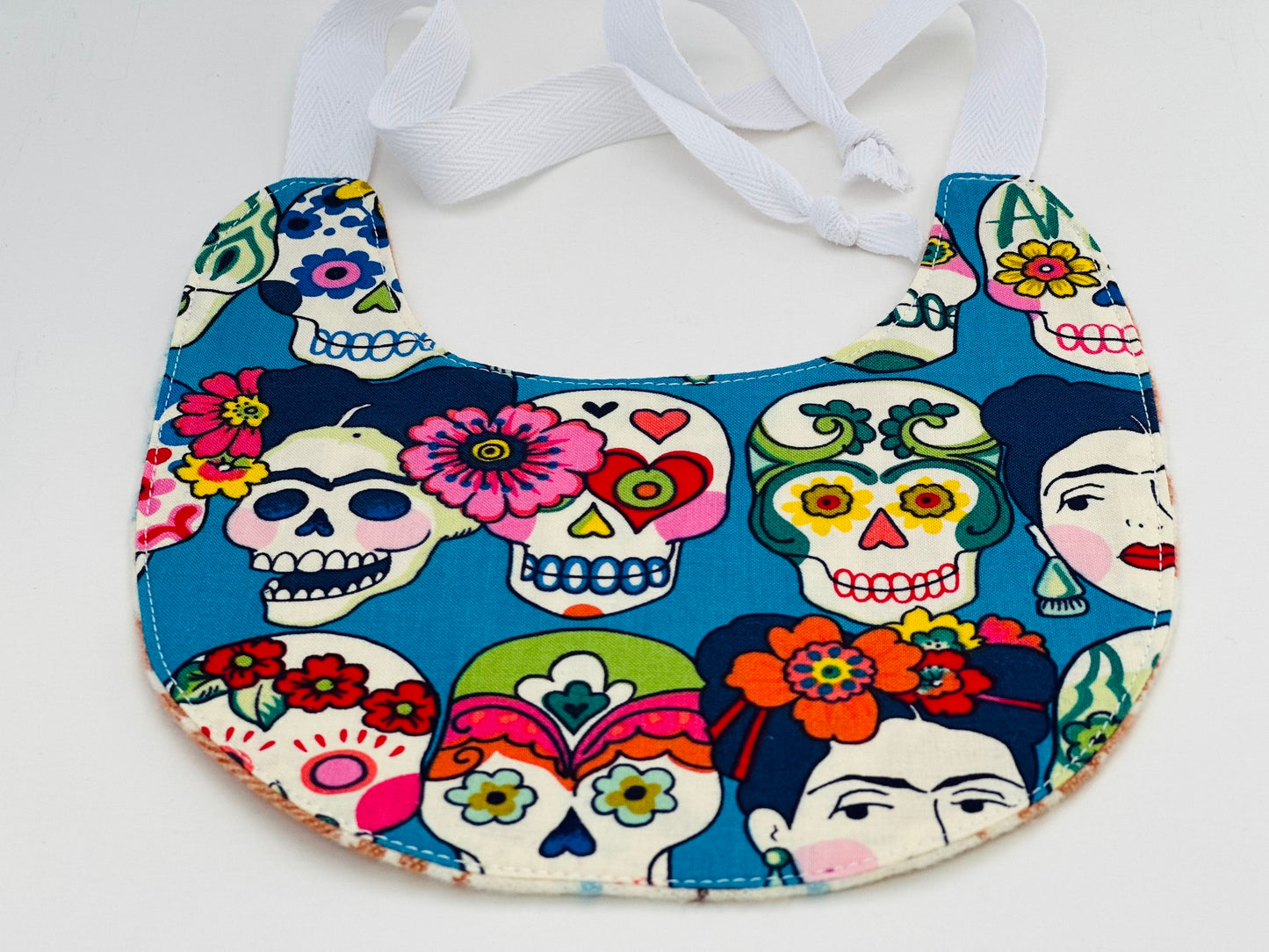 Bib - STRING - Frida & Skulls