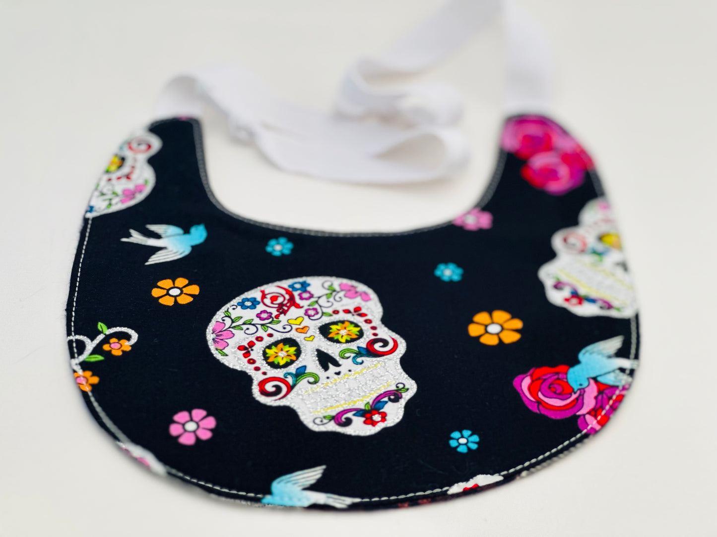 Bib - STRING - Shiny Skulls