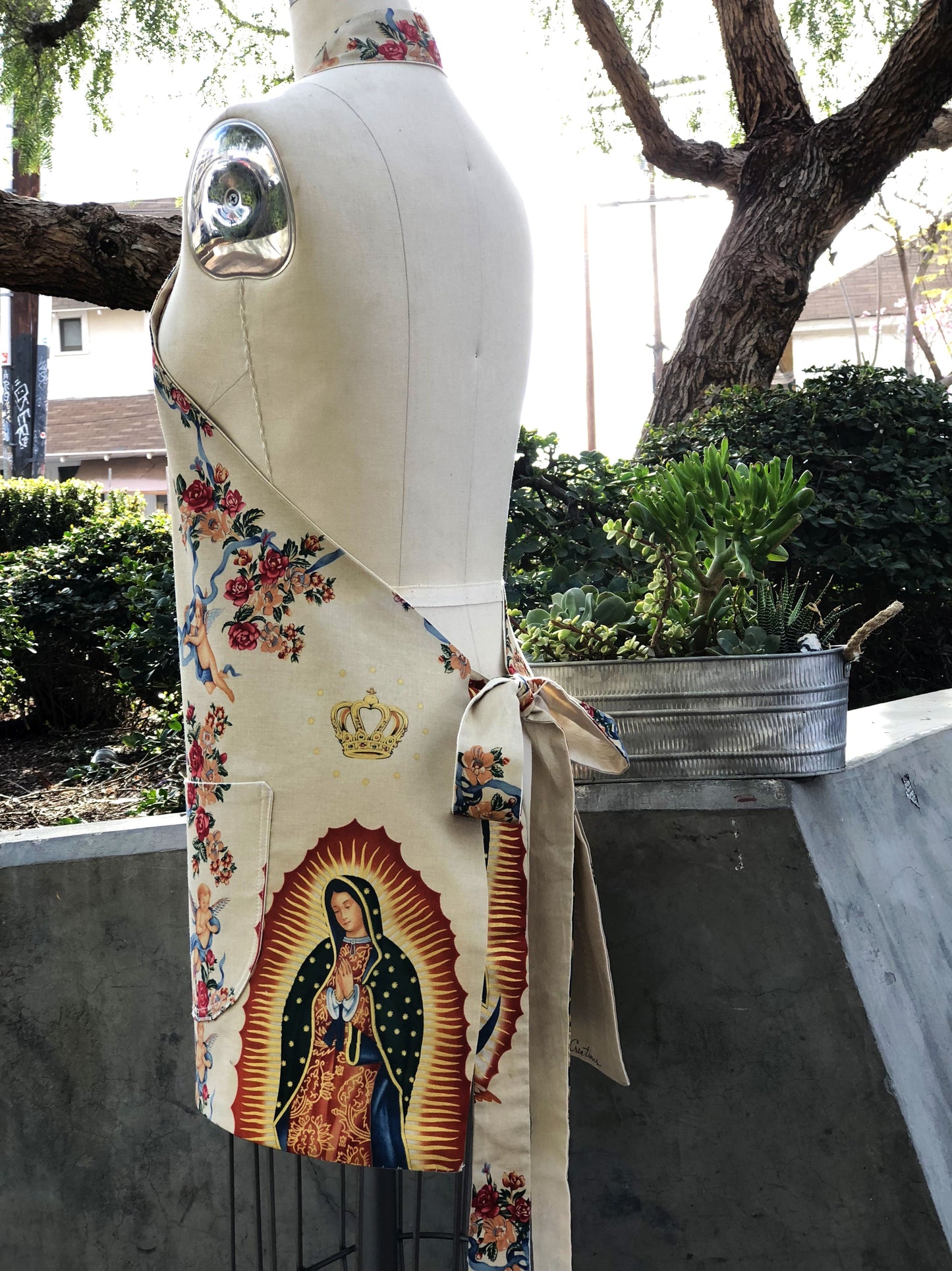 Apron (Women) - La Virgen