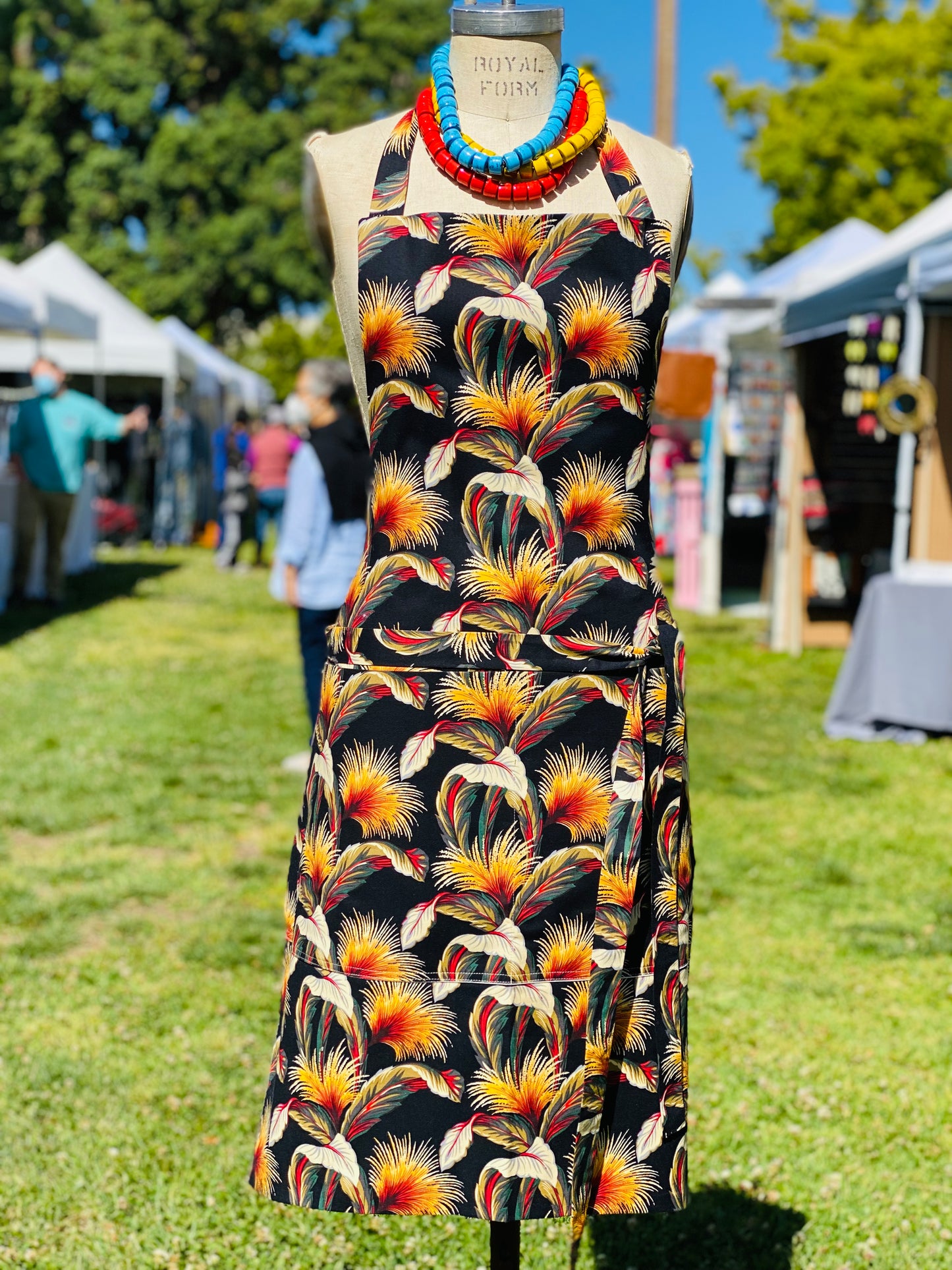 Aprons Chef’s Cut (mens)- Las Lillies