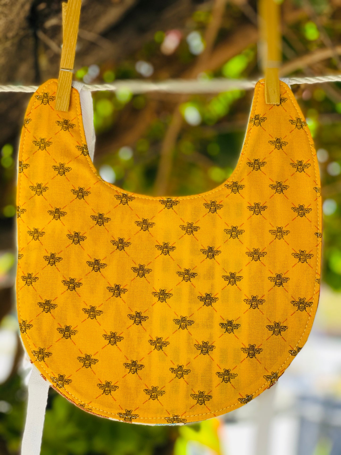 Bib - STRING - Queen Bee