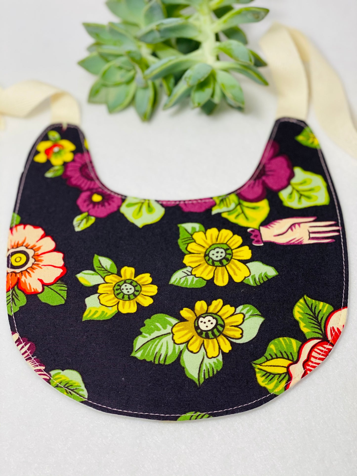 Bib - STRING - La Mano