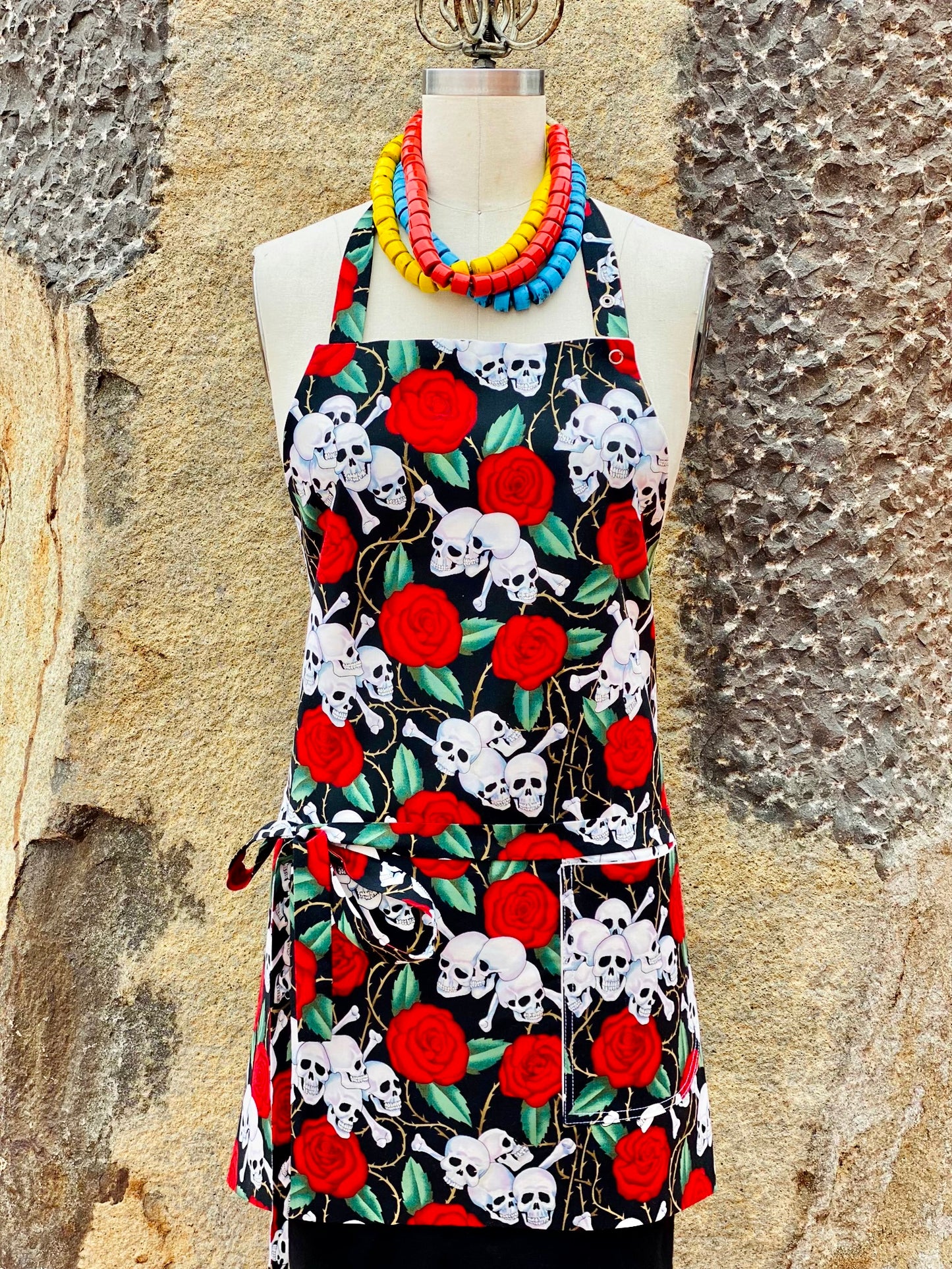 Apron - Skulls & Roses